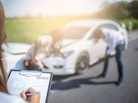 insurance-agent-writing-clipboard-after-accident-cars-scaled-1-1.jpg