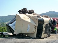 Truck-crash-000056141370_Medium-1.jpg